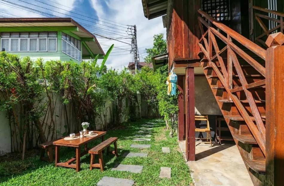 Nearthepark Backpack House Ostello Chiang Mai Esterno foto